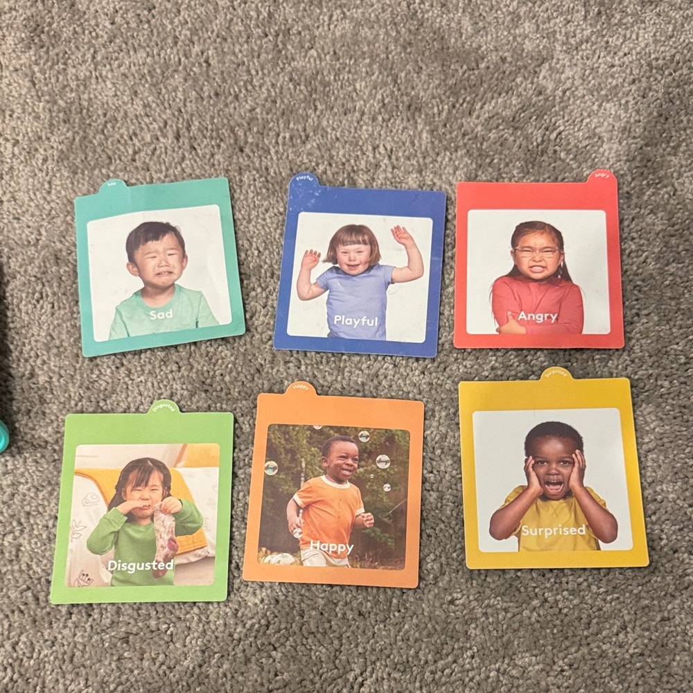 Lovevery Emotion Match Mirror & Card Set - Picture 3 of 9